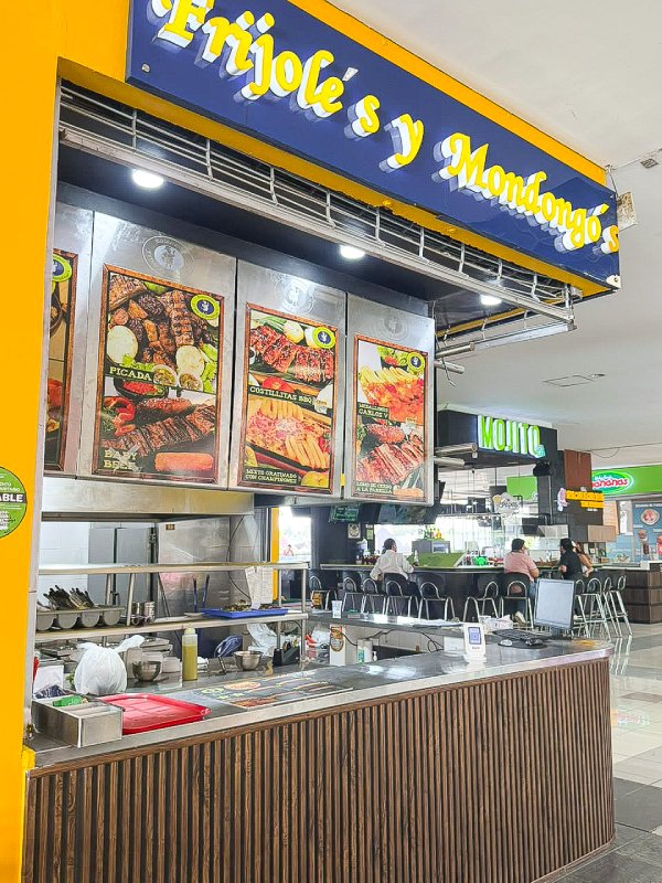 Frijoles y Mondongos Victoria Centro Comercial 01